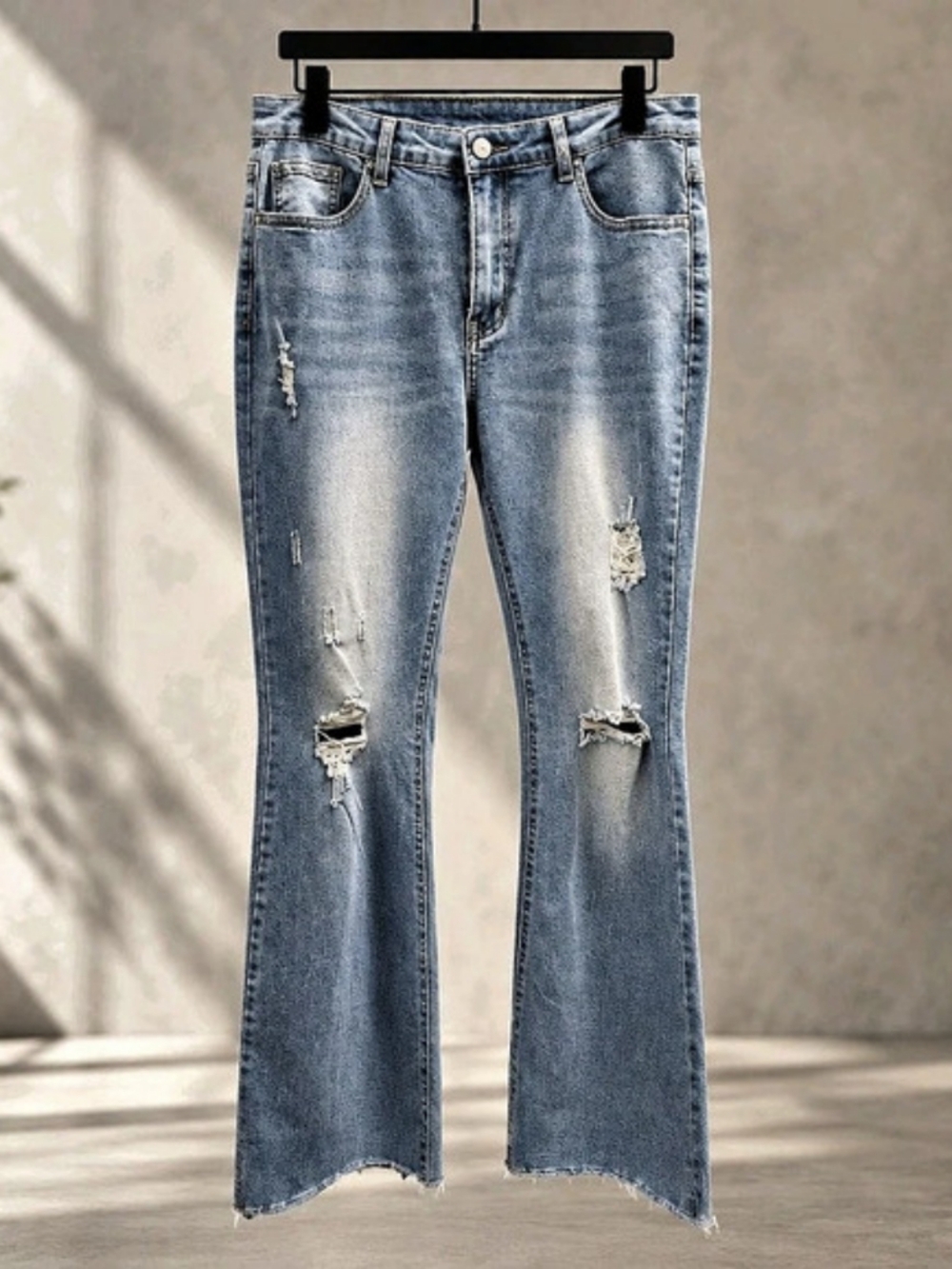 Distressed Straight Leg Jeans in Blue